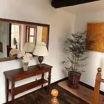 Casona Historica Del S Xvii En Novales
