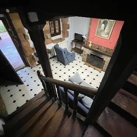 Casona Historica Del S Xvii En Novales