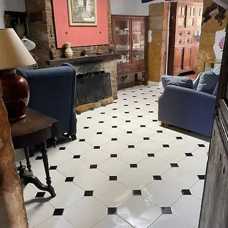 Casona Historica Del S Xvii En Novales