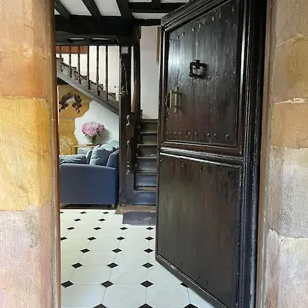 Casona Historica Del S Xvii En Novales