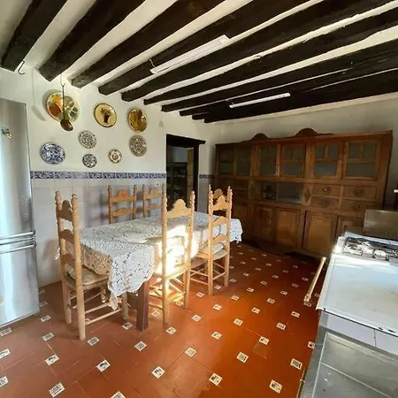 Casona Historica Del S Xvii En Nyaraló
