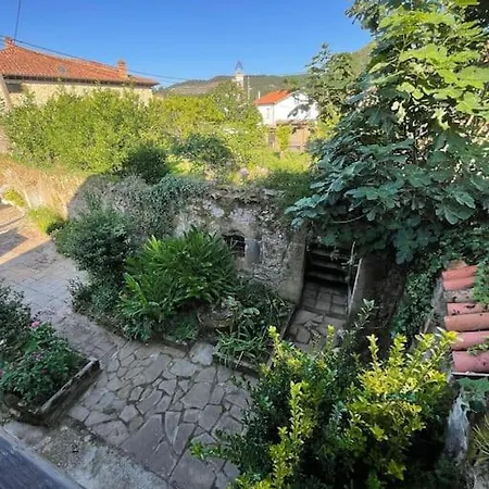 Casona Historica Del S Xvii En Novales