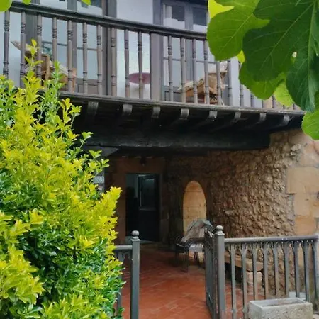 Casona Historica Del S Xvii En Nyaraló Novales
