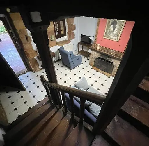 Casona Historica Del S Xvii En Novales