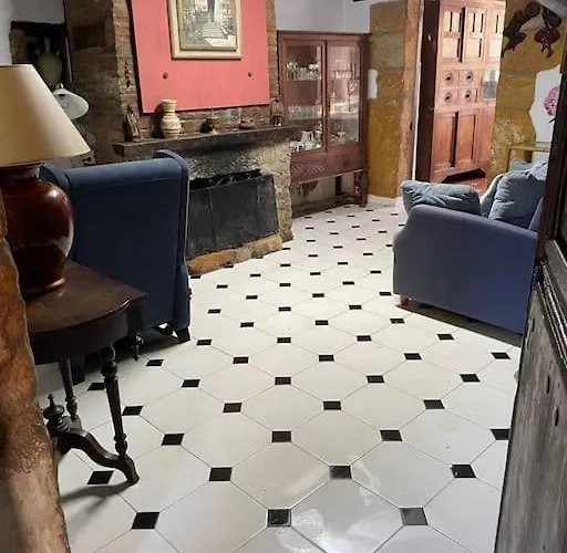 Casona Historica Del S Xvii En Novales