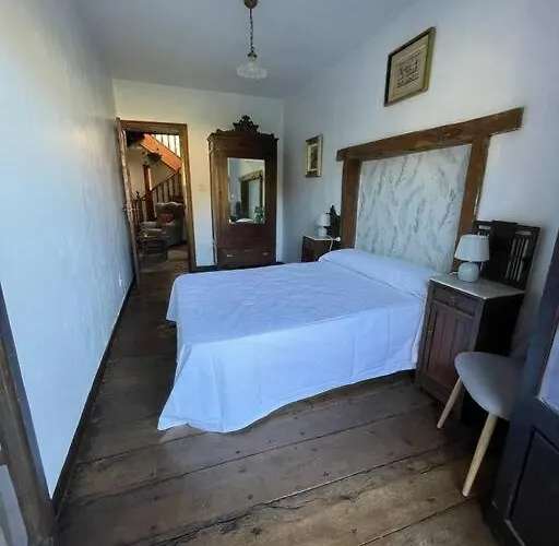 Casona Historica Del S Xvii En Novales