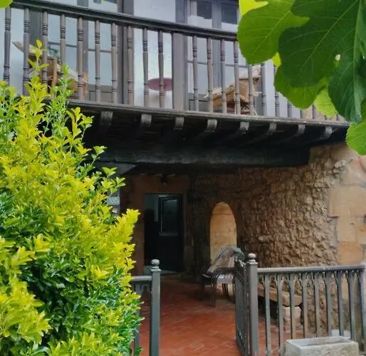 Casona Historica Del S Xvii En Hébergement de vacances Novales