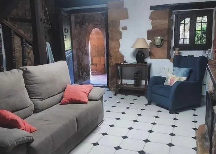 Casona Historica Del S Xvii En Novales