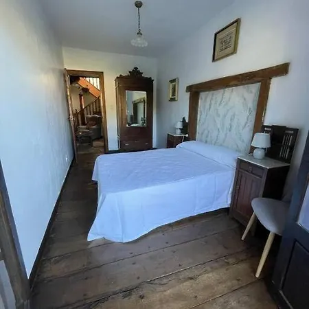 Casona Historica Del S Xvii En Novales