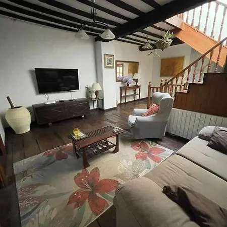 Casona Historica Del S Xvii En Nyaraló