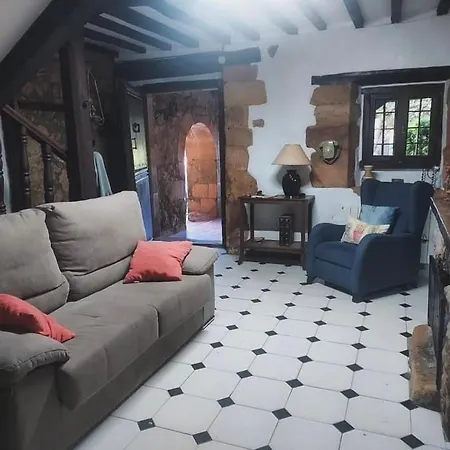 Casona Historica Del S Xvii En Novales