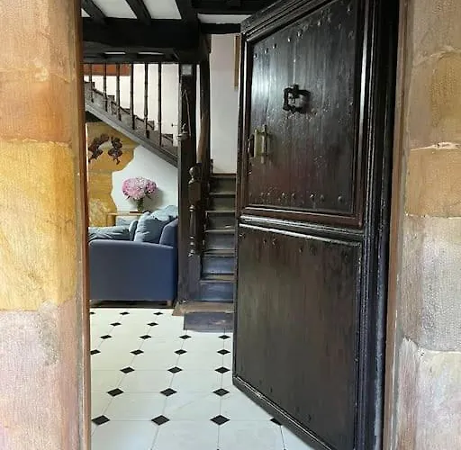 Casona Historica Del S Xvii En Novales