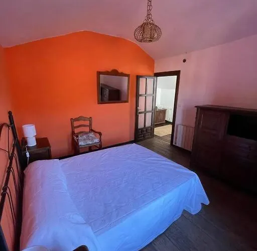 Casona Historica Del S Xvii En * Novales