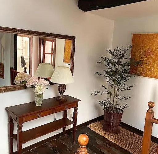 Casona Historica Del S Xvii En Novales